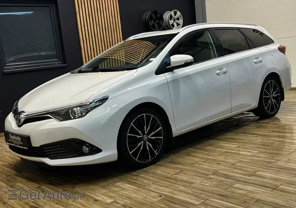 TOYOTA Auris 