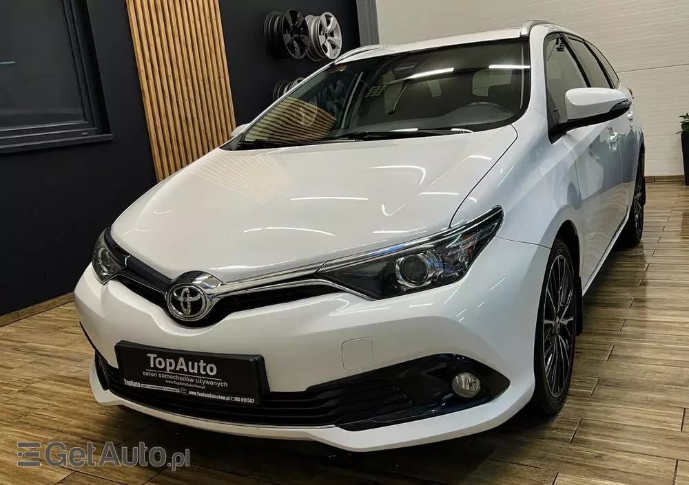 TOYOTA Auris 