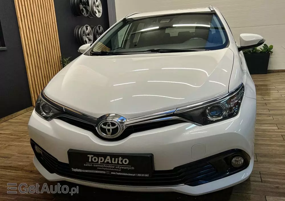 TOYOTA Auris 