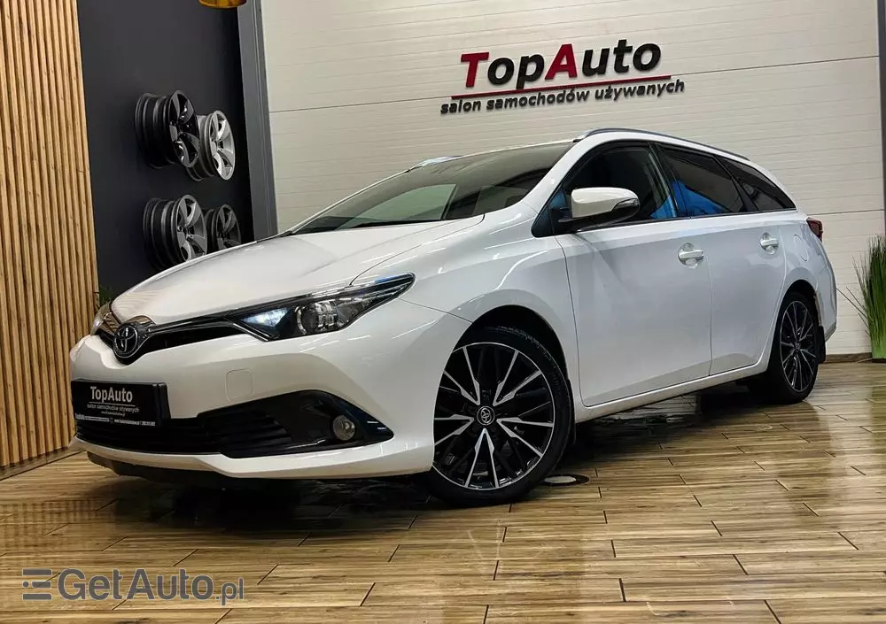 TOYOTA Auris 