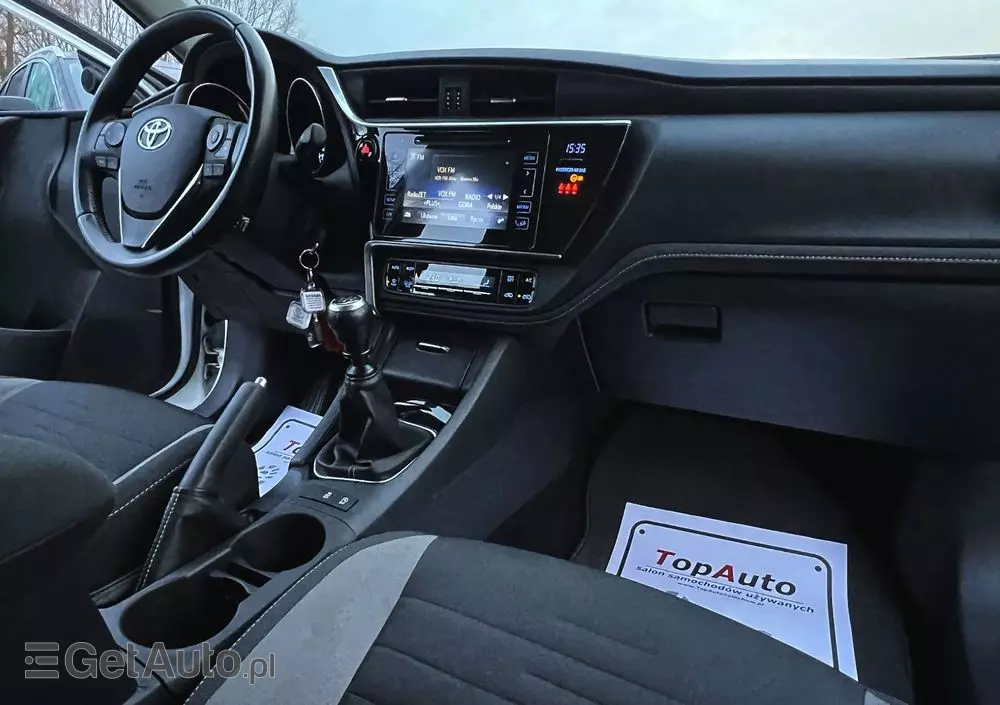 TOYOTA Auris 