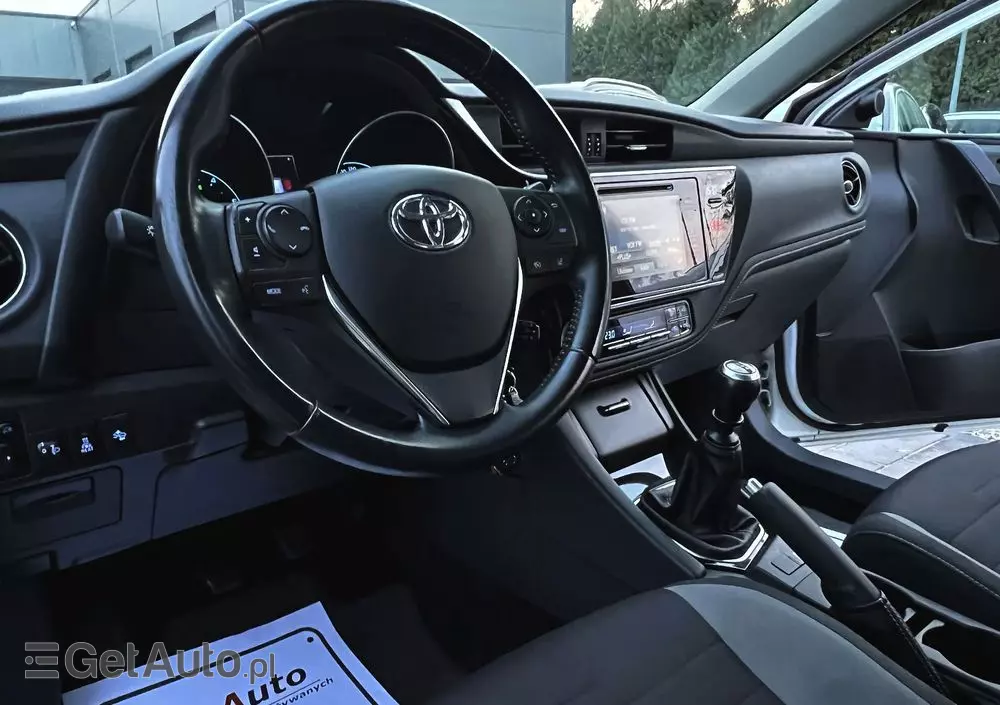 TOYOTA Auris 