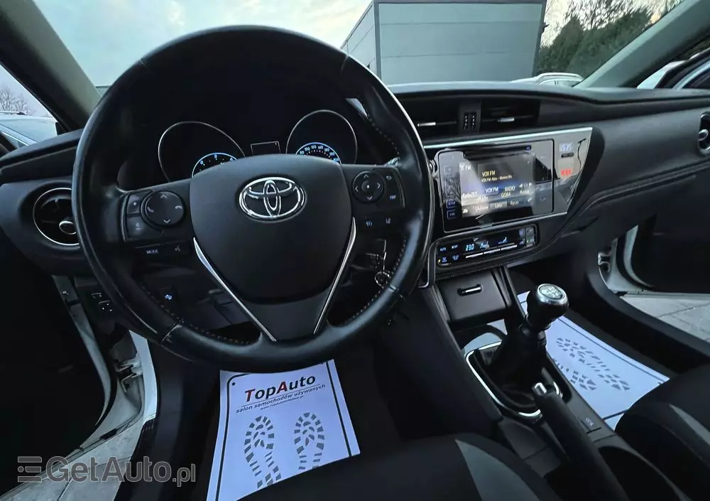 TOYOTA Auris 