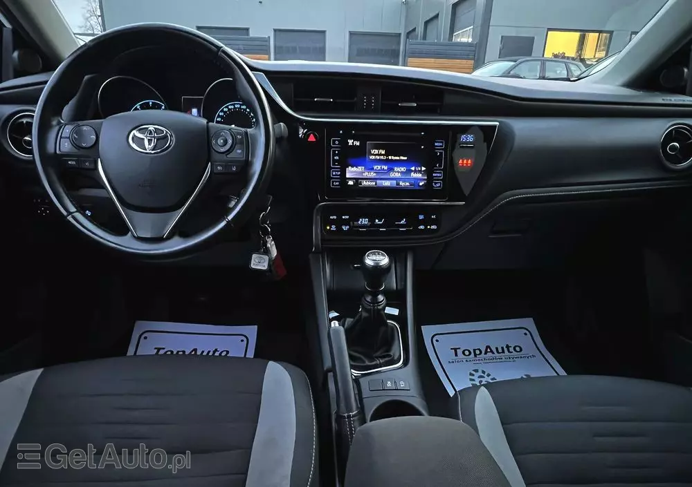TOYOTA Auris 