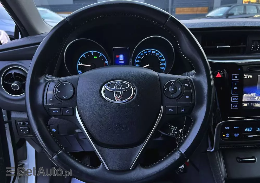 TOYOTA Auris 