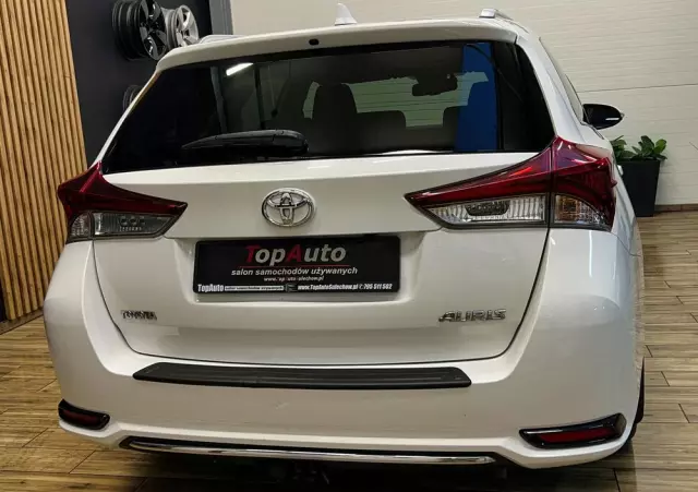 TOYOTA Auris 