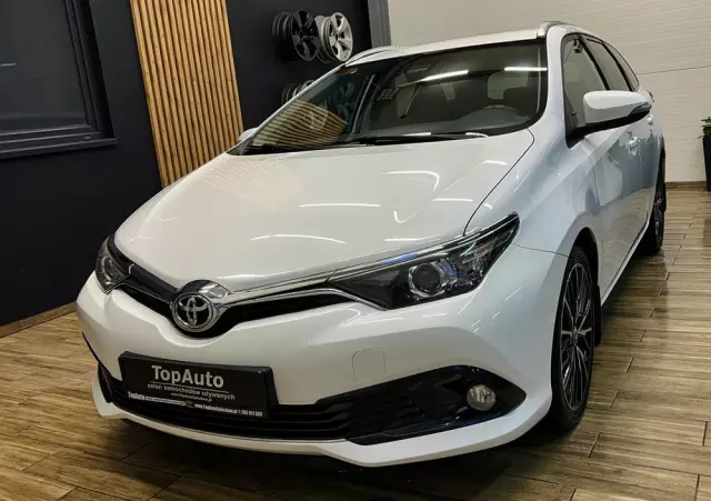 TOYOTA Auris 