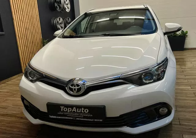 TOYOTA Auris 