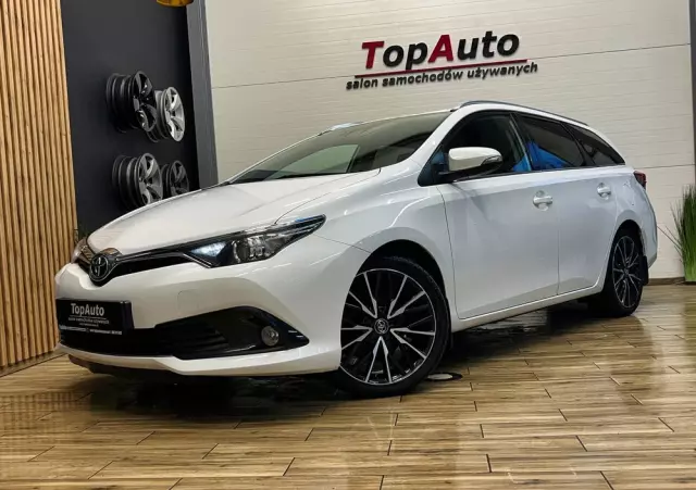 TOYOTA Auris 