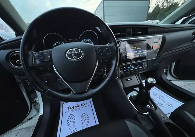 TOYOTA Auris 