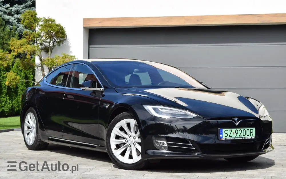 TESLA Model S 
