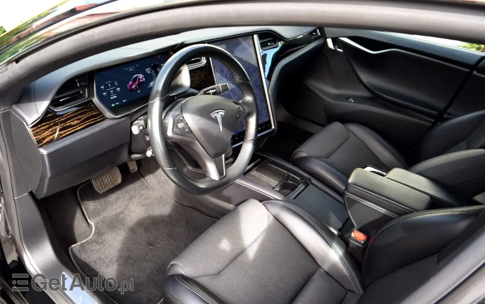TESLA Model S 