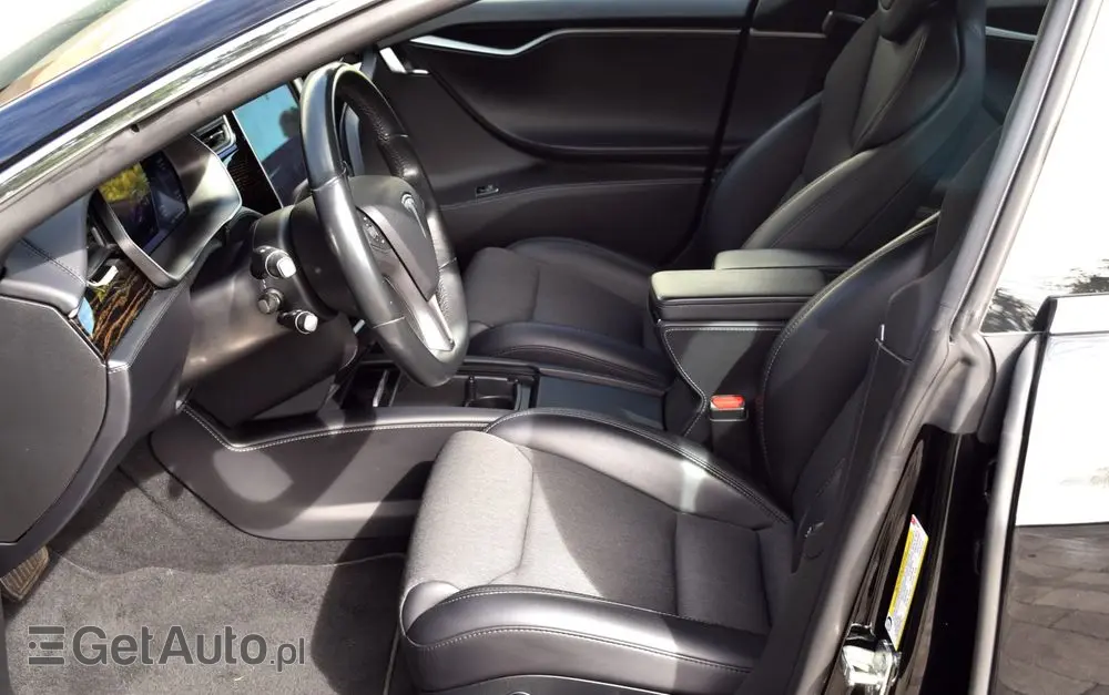 TESLA Model S 