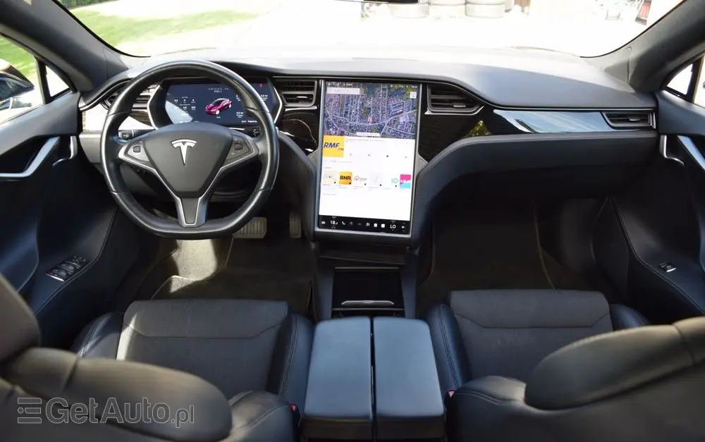 TESLA Model S 