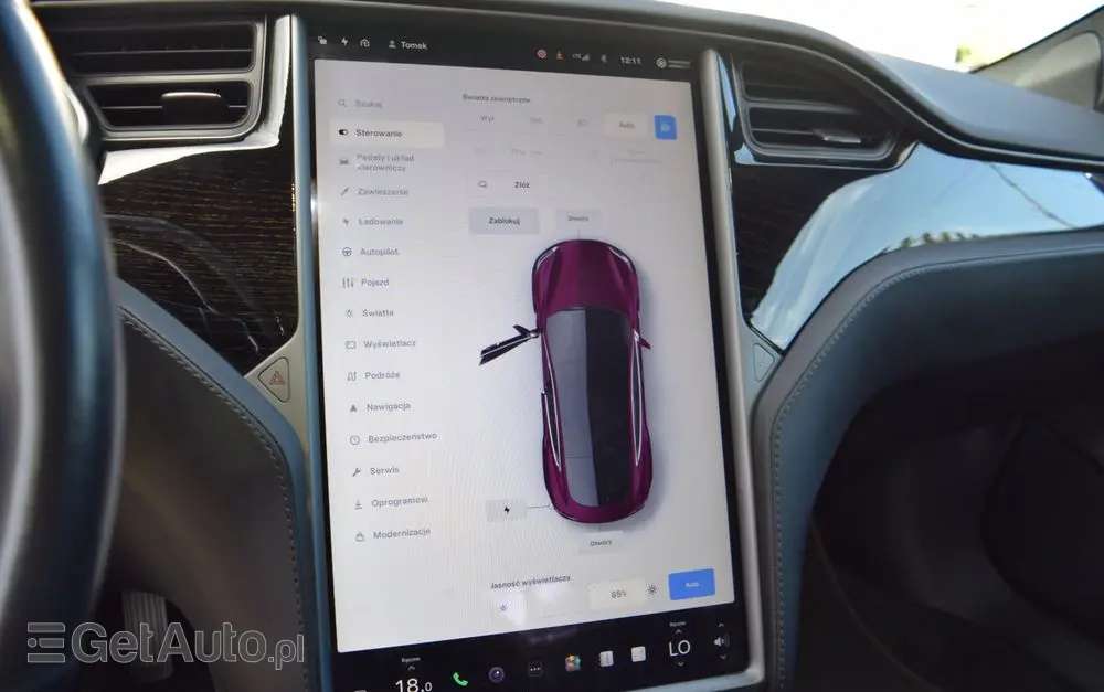 TESLA Model S 