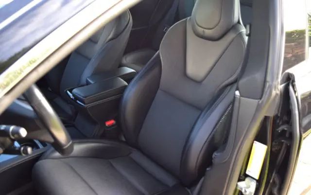 TESLA Model S 