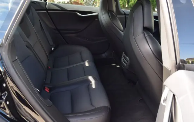 TESLA Model S 