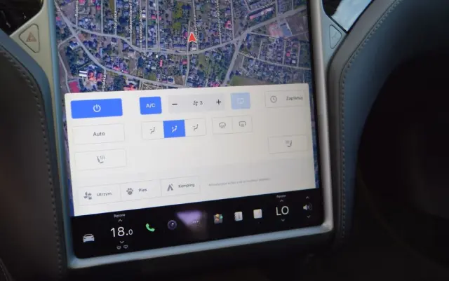 TESLA Model S 