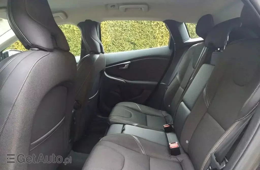 VOLVO V40 Cross Country 