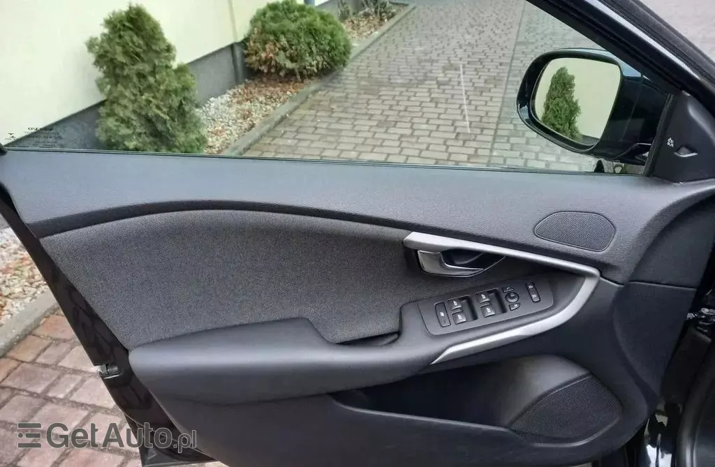 VOLVO V40 Cross Country 