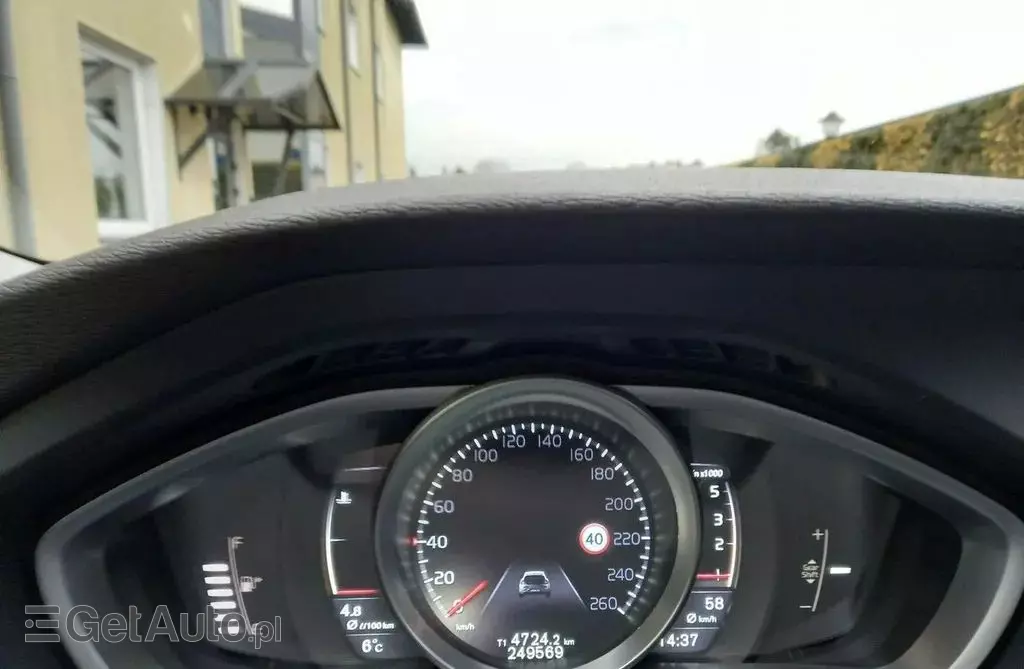 VOLVO V40 Cross Country 