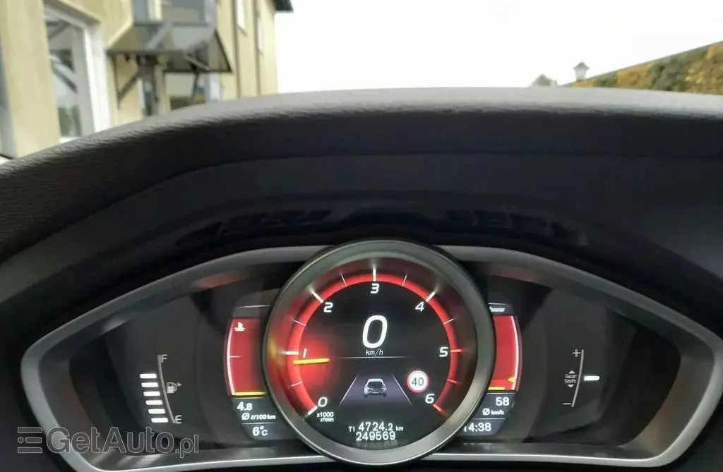 VOLVO V40 Cross Country 