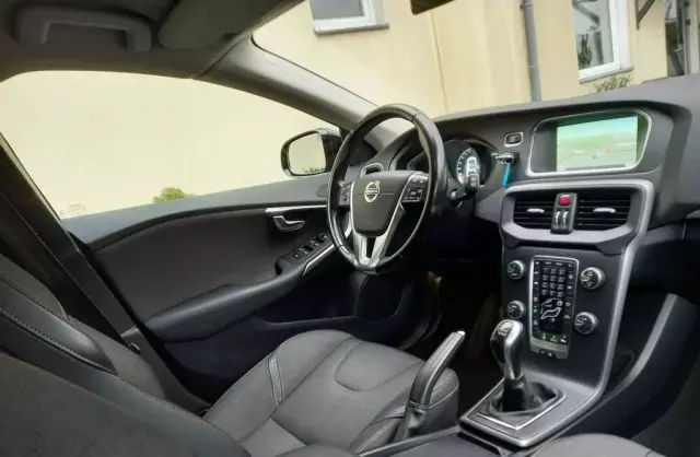 VOLVO V40 Cross Country 