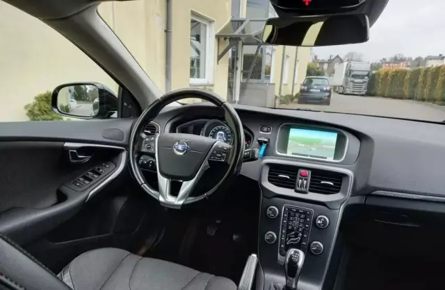 VOLVO V40 Cross Country 