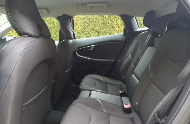 VOLVO V40 Cross Country 