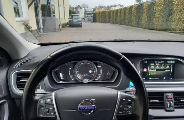 VOLVO V40 Cross Country 