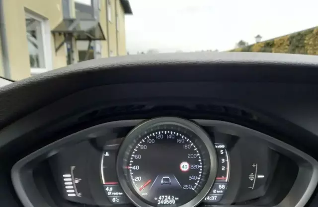 VOLVO V40 Cross Country 