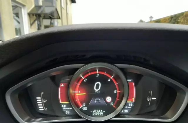 VOLVO V40 Cross Country 