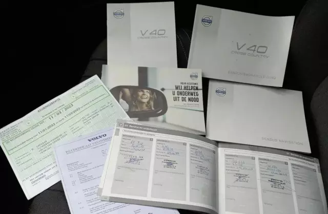 VOLVO V40 Cross Country 