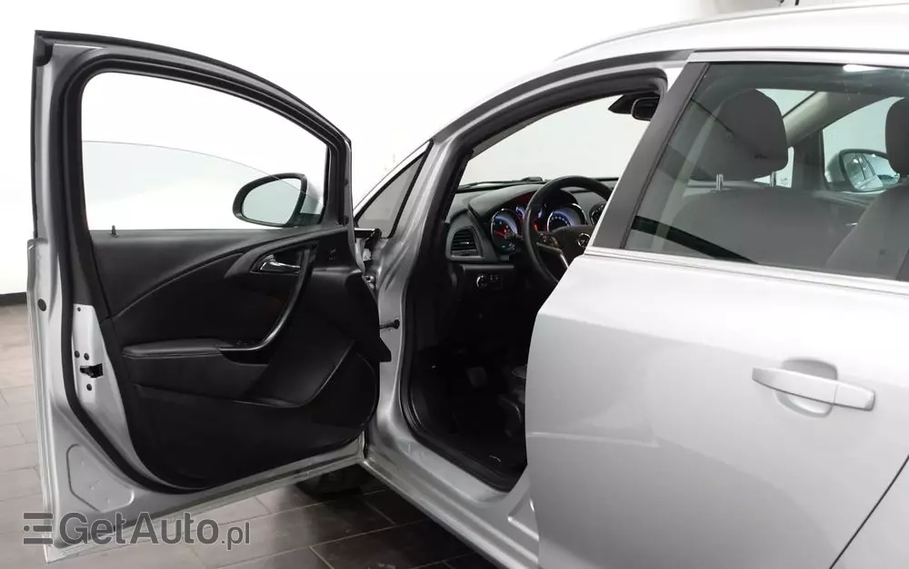 OPEL Astra IV 1.6 CDTI Cosmo