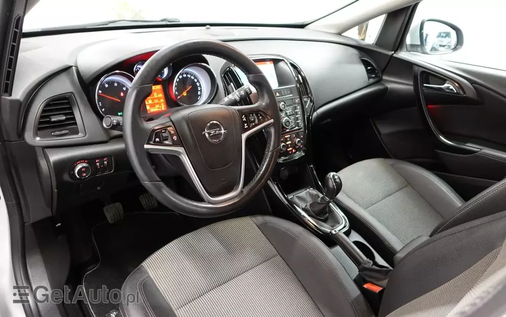 OPEL Astra IV 1.6 CDTI Cosmo