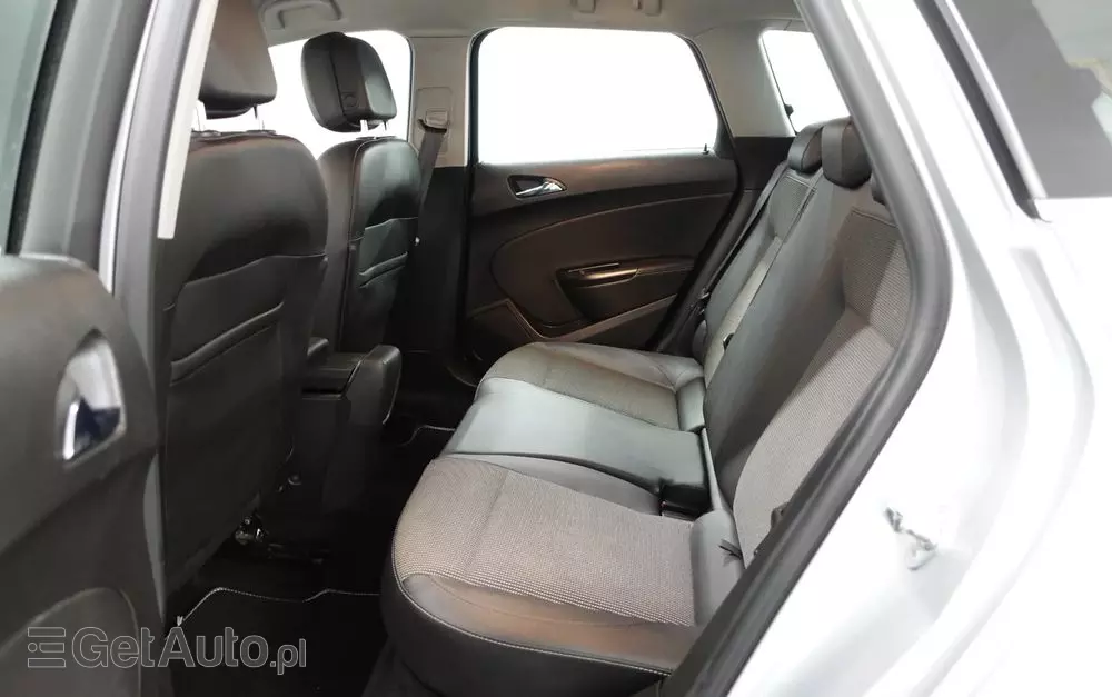 OPEL Astra IV 1.6 CDTI Cosmo