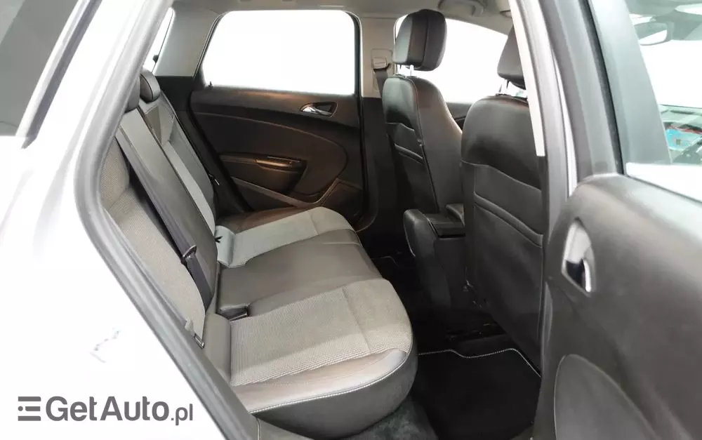 OPEL Astra IV 1.6 CDTI Cosmo