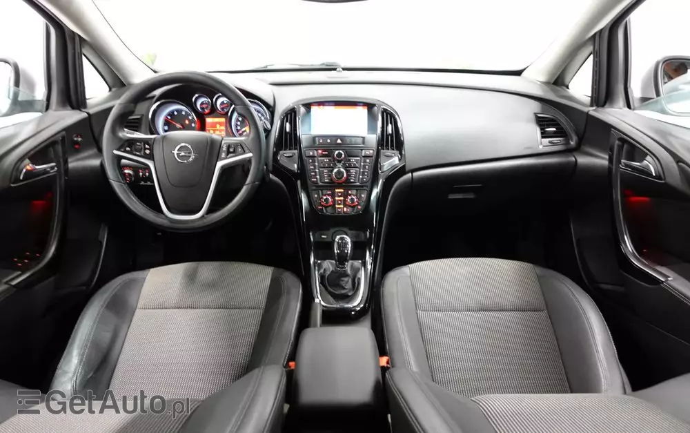 OPEL Astra IV 1.6 CDTI Cosmo