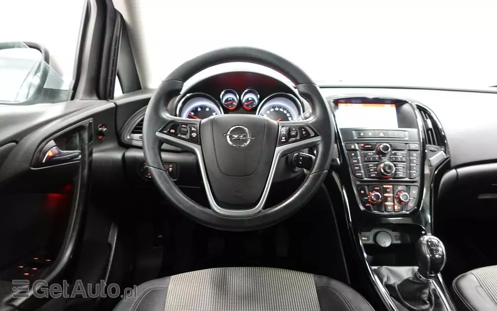 OPEL Astra IV 1.6 CDTI Cosmo