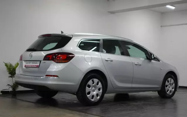 OPEL Astra IV 1.6 CDTI Cosmo