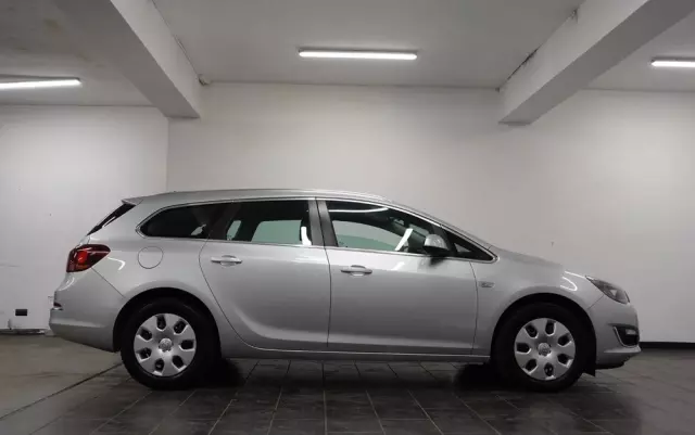 OPEL Astra IV 1.6 CDTI Cosmo