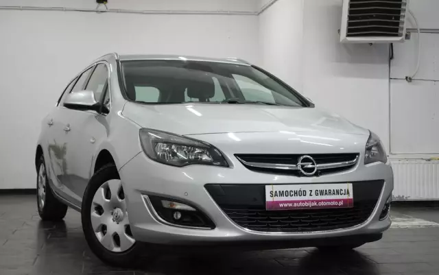 OPEL Astra IV 1.6 CDTI Cosmo