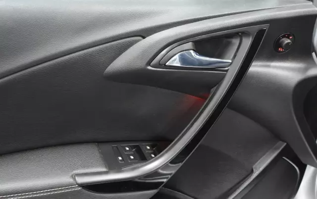 OPEL Astra IV 1.6 CDTI Cosmo