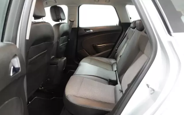 OPEL Astra IV 1.6 CDTI Cosmo