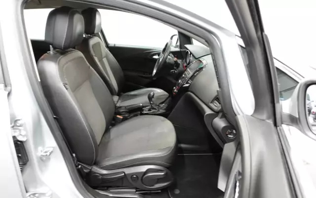 OPEL Astra IV 1.6 CDTI Cosmo