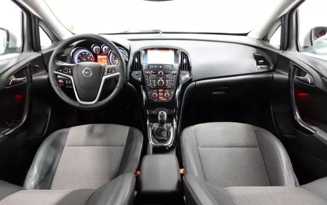 OPEL Astra IV 1.6 CDTI Cosmo