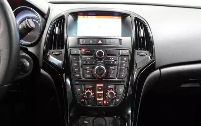 OPEL Astra IV 1.6 CDTI Cosmo