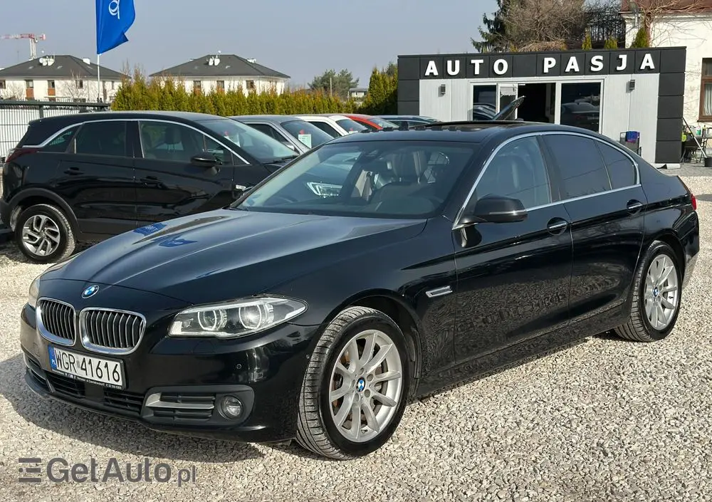 BMW Seria 5 530d xDrive Luxury Line