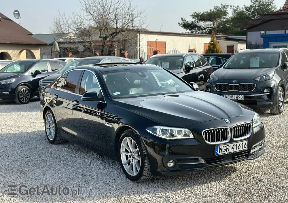 BMW Seria 5 530d xDrive Luxury Line