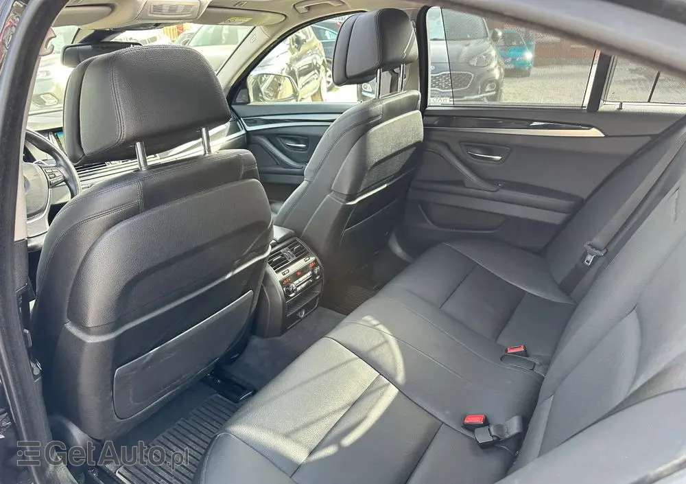 BMW Seria 5 530d xDrive Luxury Line